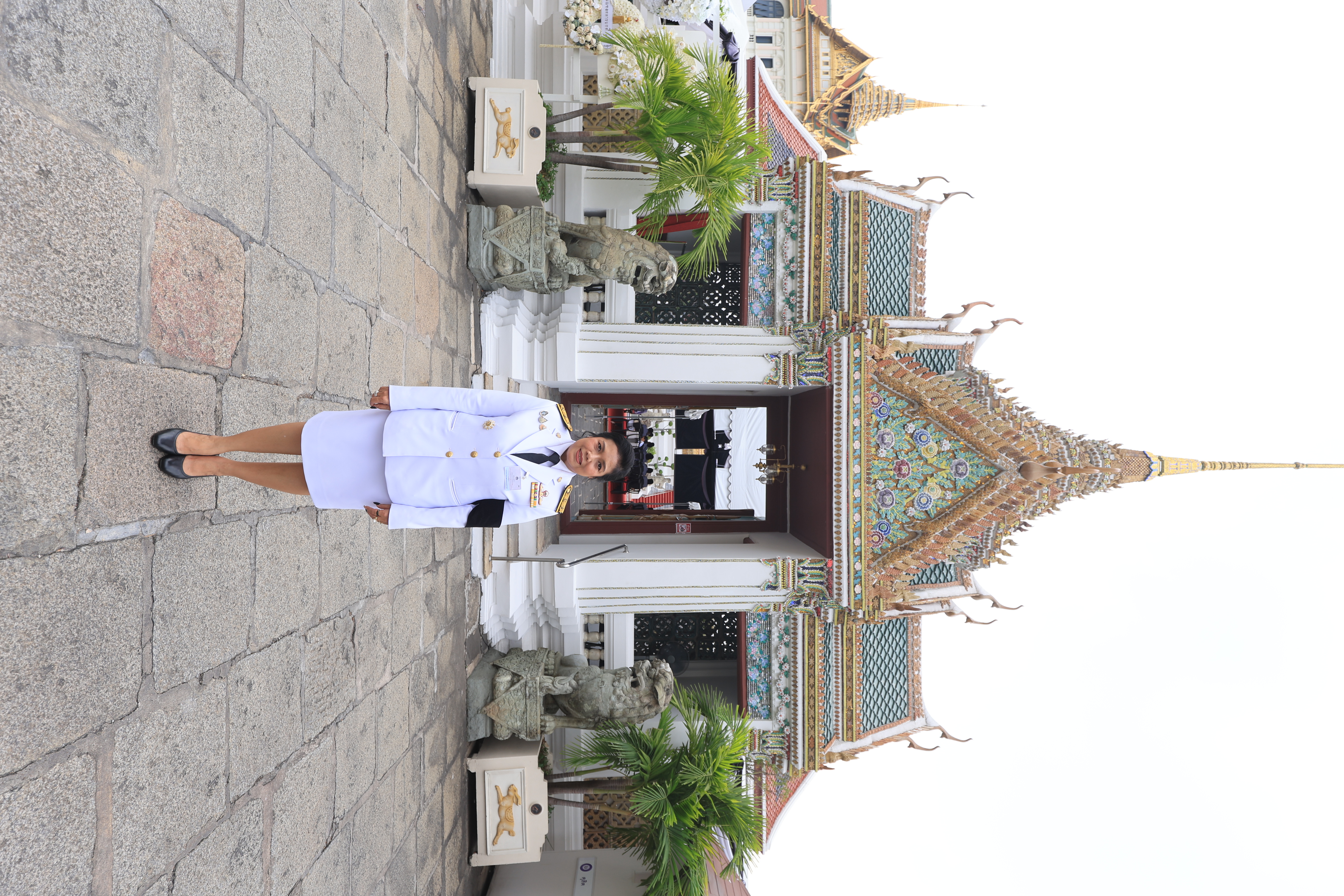 title - คณะผู้บริหาร ส.ป.ก. ร่วมผลัดเวรเฝ้าฯ พระพิธีธรรมสวดพระอภิธรรมพระบรมศพ สมเด็จพระนางเจ้าสิริกิติ์ พระบรมราชินีนาถ พระบรมราชชนนีพันปีหลวง